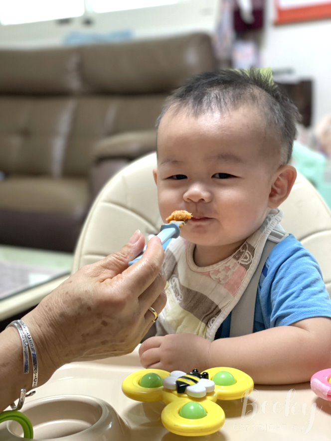 寶寶試吃波堤寶寶燉麵反應